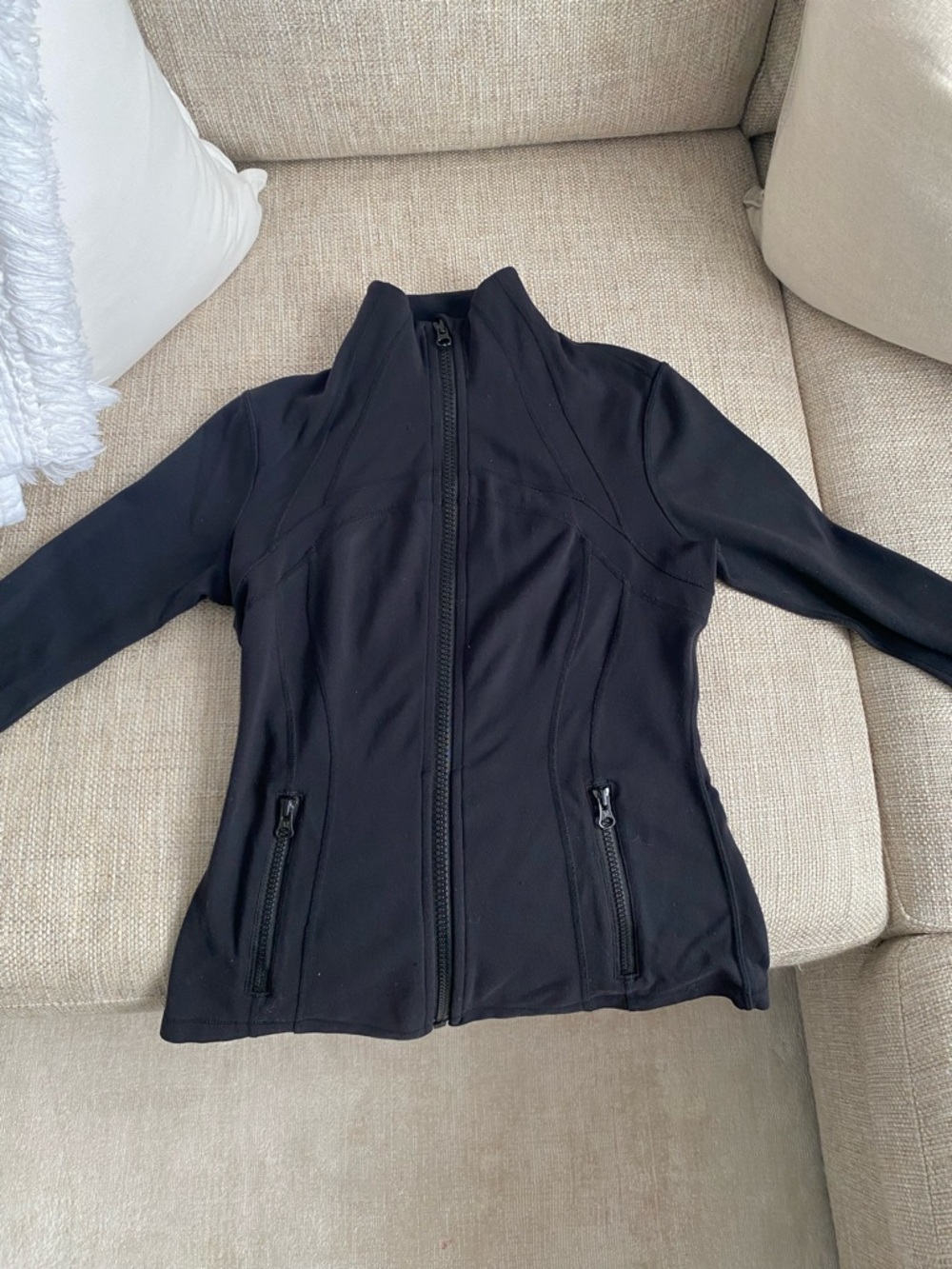 Lululemon Women's Black Zip-Front Jacket - Sleek Lightweight Layer